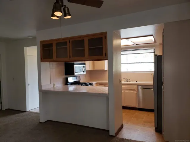 1031 dining room into kitchen
