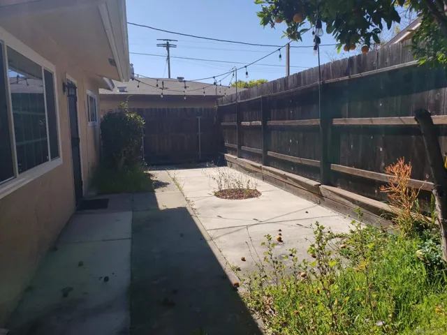 1033 Johnson front patio
