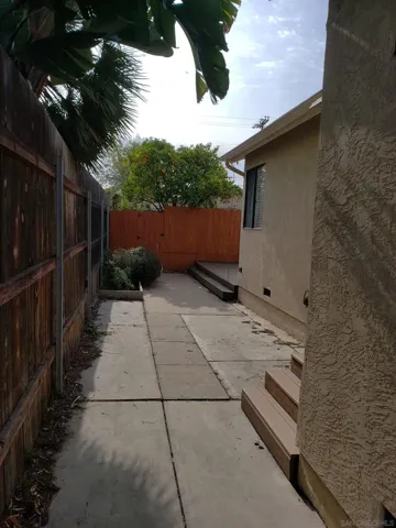 1031 side yard