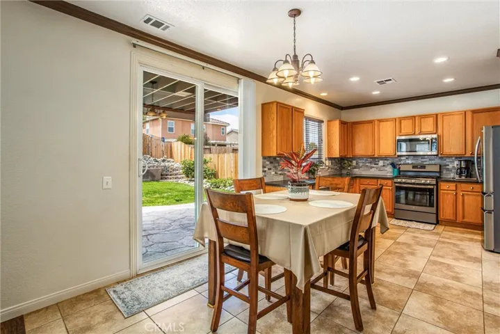 2173 Stonewood Street, Mentone, California 92359