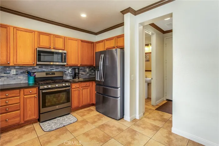 2173 Stonewood Street, Mentone, California 92359