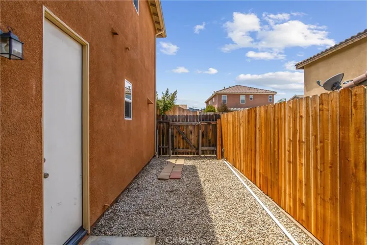 2173 Stonewood Street, Mentone, California 92359