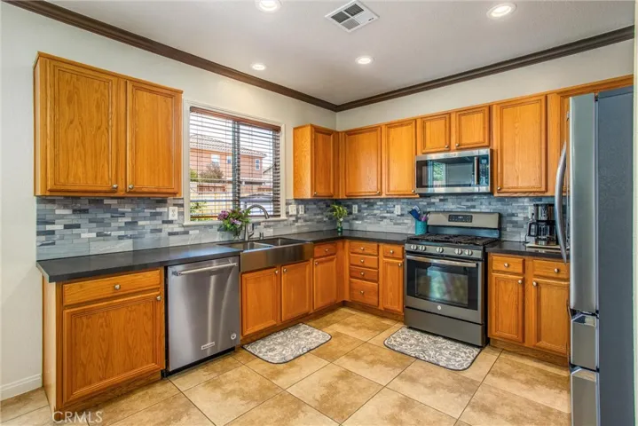 2173 Stonewood Street, Mentone, California 92359