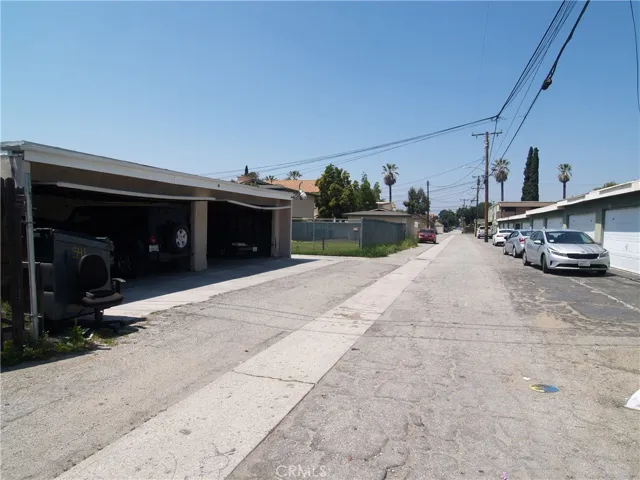 Alley access facing west.