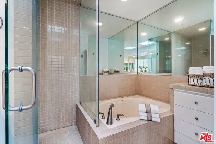 10624 Lindbrook Drive, Los Angeles, California 90024