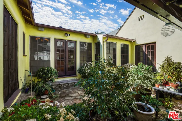 10624 Lindbrook Drive, Los Angeles, California 90024
