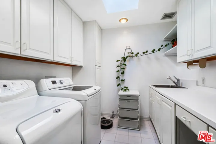 10624 Lindbrook Drive, Los Angeles, California 90024