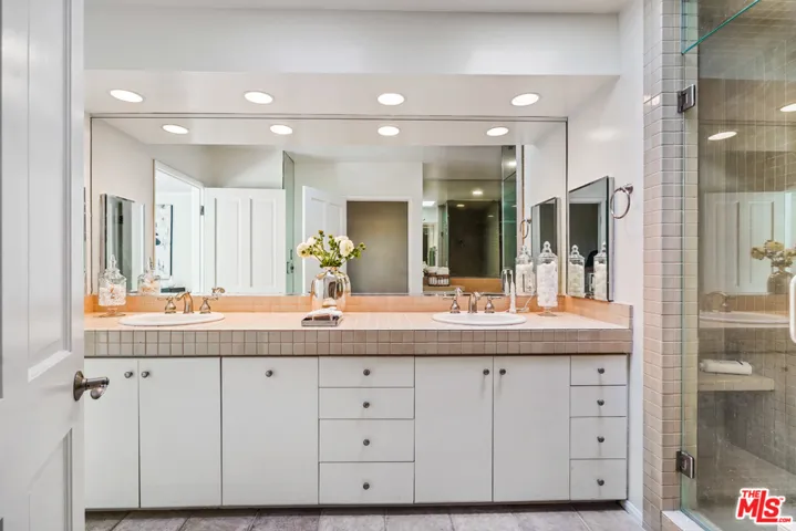 10624 Lindbrook Drive, Los Angeles, California 90024