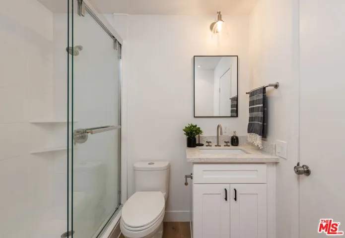 Main Floor | Guest Bathroom