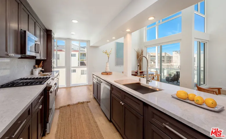 Main Floor | Kitchen