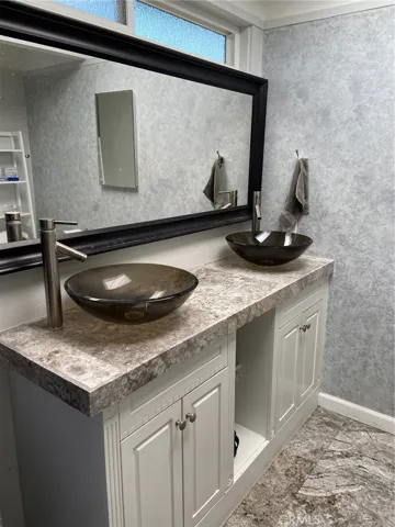 Spacious bathroom with double sink