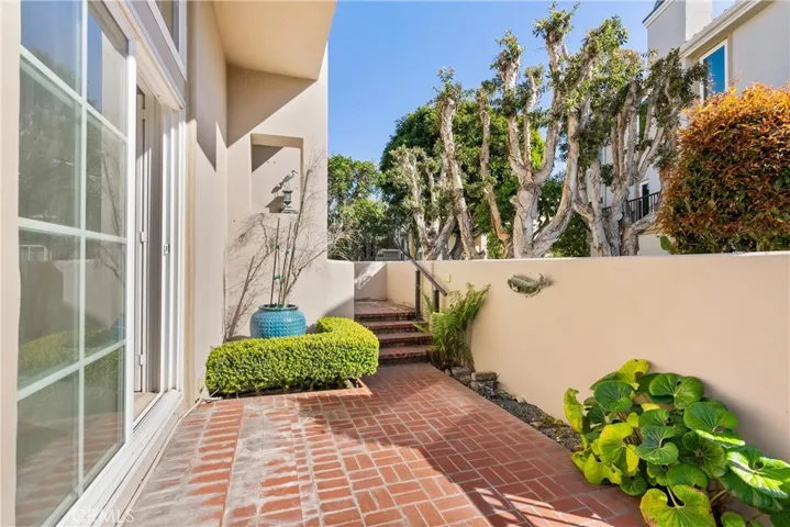 19401 Merion Circle, Huntington Beach, California 92648
