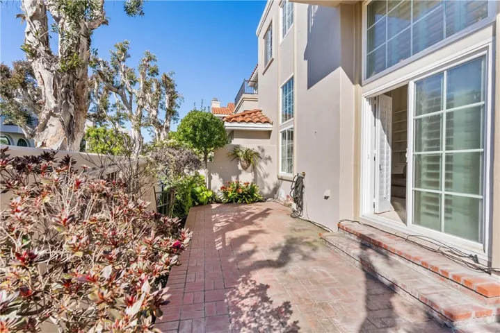 19401 Merion Circle, Huntington Beach, California 92648