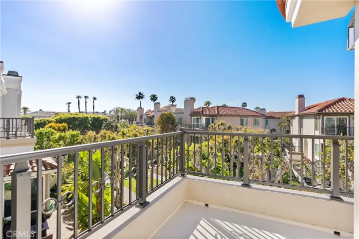 19401 Merion Circle, Huntington Beach, California 92648