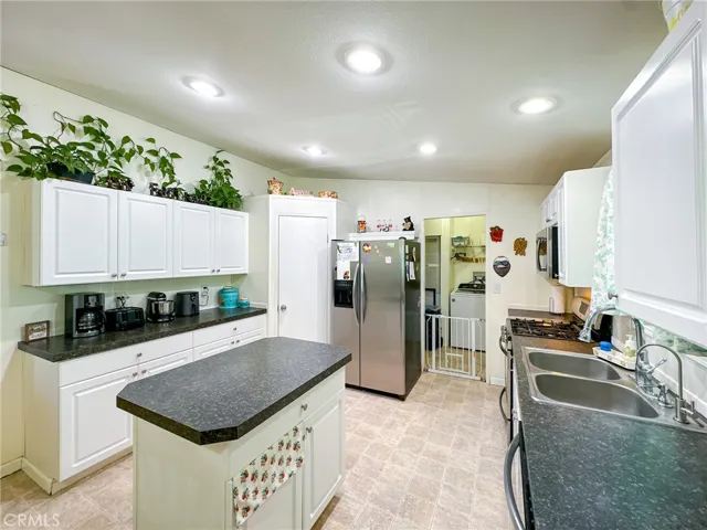2016 Windbreak 22, Rosamond, California 93560