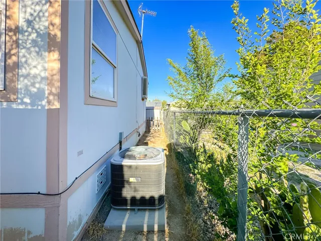 2016 Windbreak 22, Rosamond, California 93560