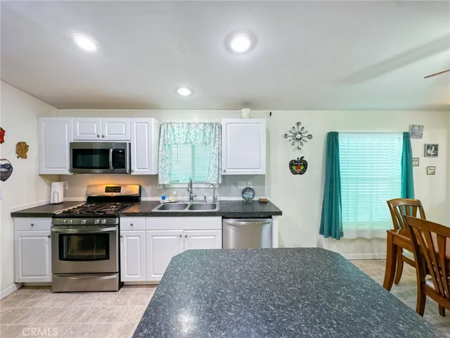 2016 Windbreak 22, Rosamond, California 93560