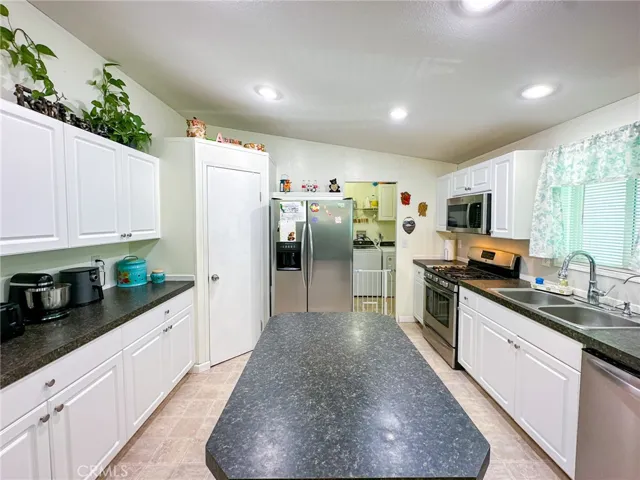 2016 Windbreak 22, Rosamond, California 93560