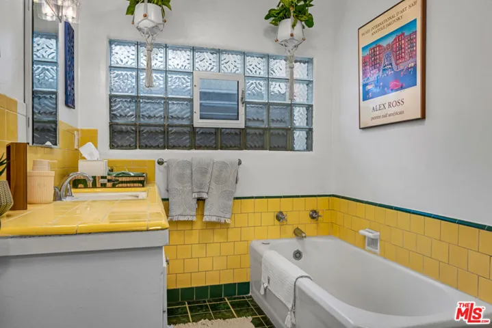 2621 S Bentley Avenue, Los Angeles, California 90064