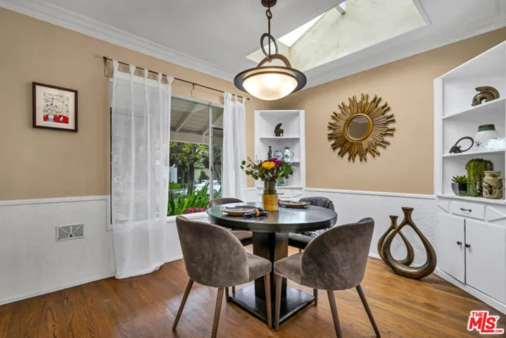 2621 S Bentley Avenue, Los Angeles, California 90064