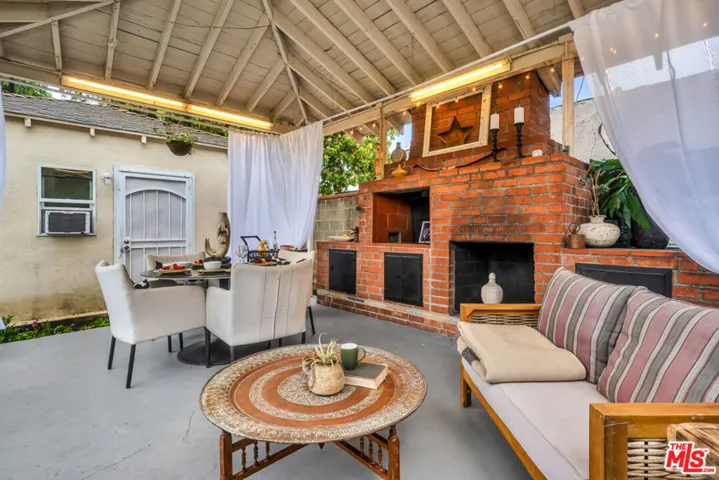 2621 S Bentley Avenue, Los Angeles, California 90064