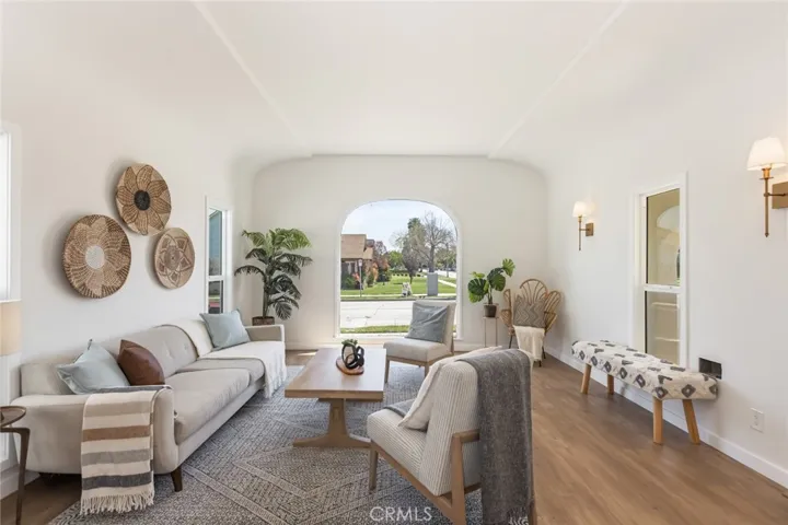 7525 8th Avenue, Los Angeles, California 90043