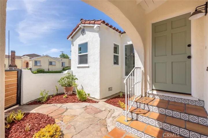 7525 8th Avenue, Los Angeles, California 90043