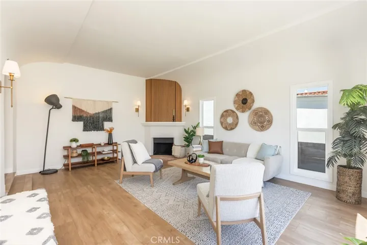 7525 8th Avenue, Los Angeles, California 90043