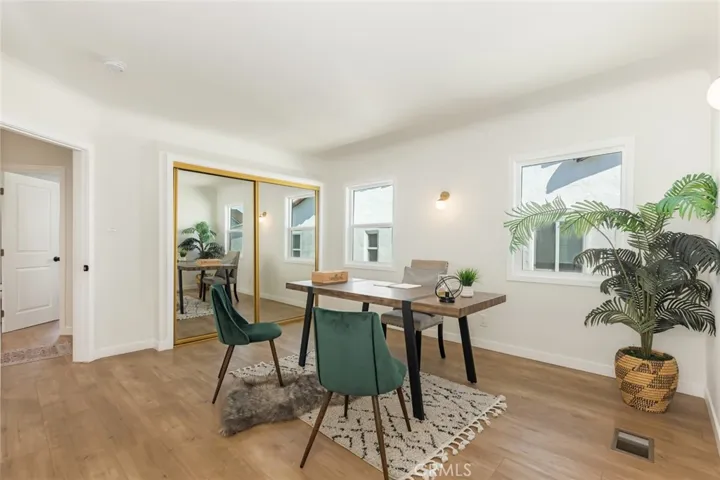 7525 8th Avenue, Los Angeles, California 90043