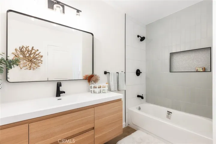 7525 8th Avenue, Los Angeles, California 90043