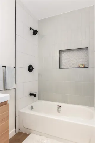 7525 8th Avenue, Los Angeles, California 90043