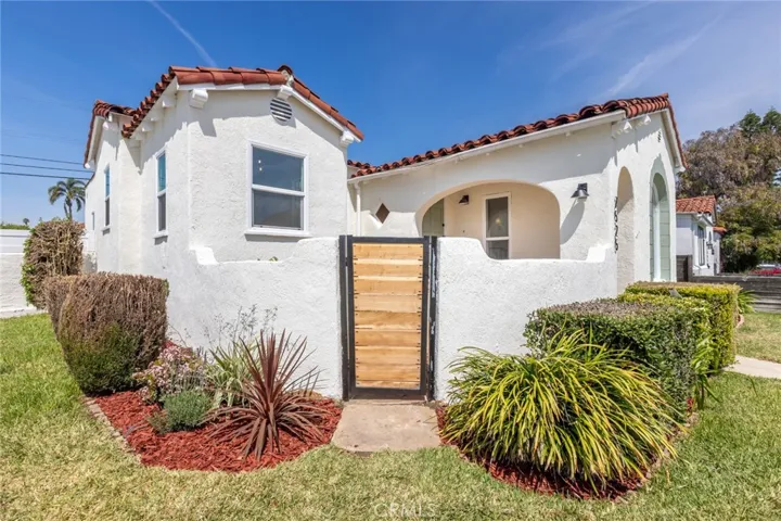7525 8th Avenue, Los Angeles, California 90043