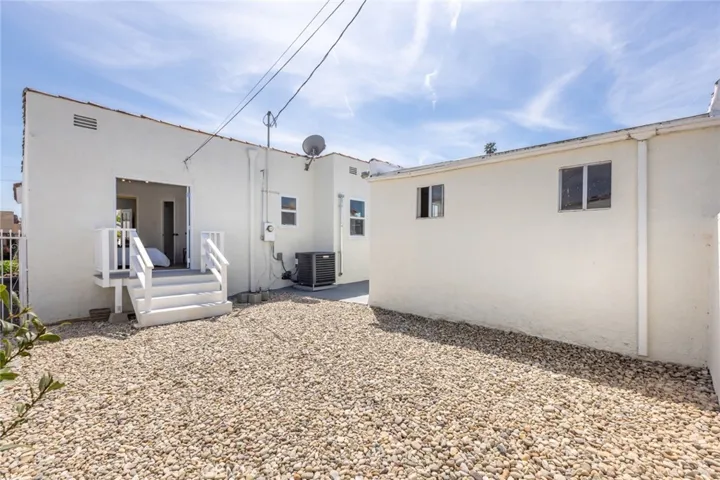 7525 8th Avenue, Los Angeles, California 90043
