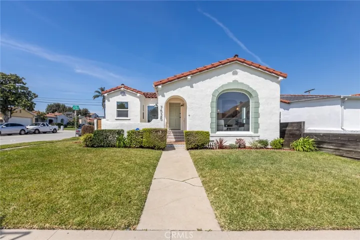 7525 8th Avenue, Los Angeles, California 90043