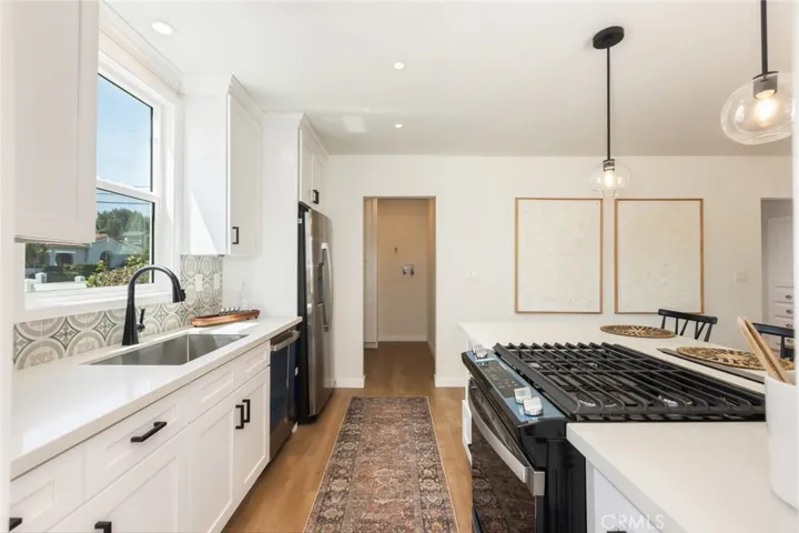 7525 8th Avenue, Los Angeles, California 90043