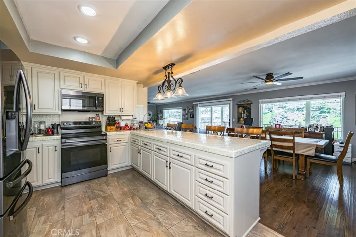 22601 Blue Teal, Canyon Lake, California 92587