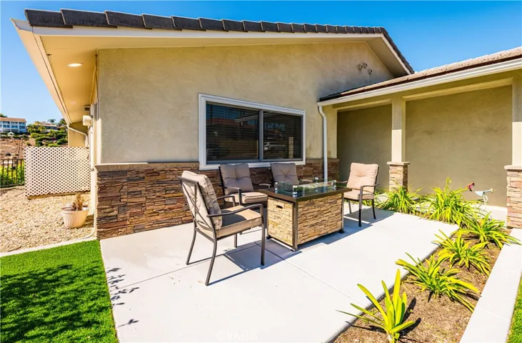 22601 Blue Teal, Canyon Lake, California 92587