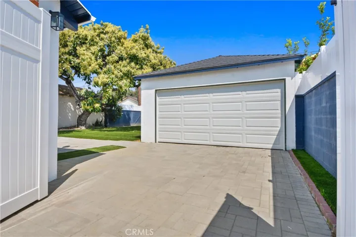 6012 Amos Avenue, Lakewood, California 90712
