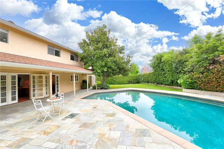 An entertainers delight backyard!