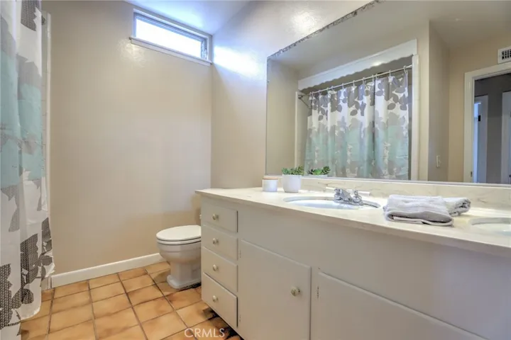 Upstairs hallway full bathroom with double sink vanity & tub/shower combo.