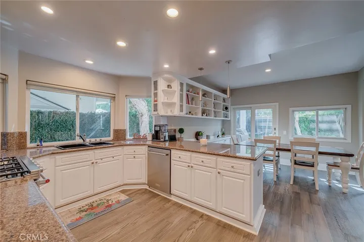 6049 Rustling Oaks Drive, Agoura Hills, California 91301