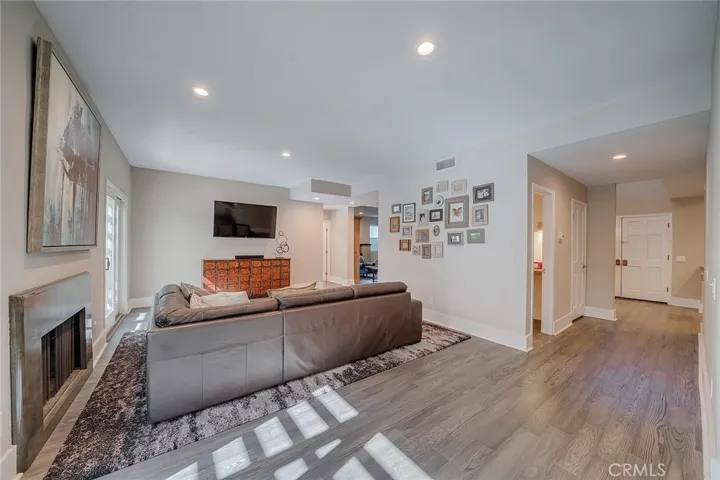 6049 Rustling Oaks Drive, Agoura Hills, California 91301