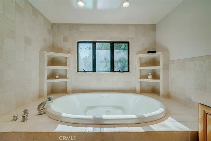 6049 Rustling Oaks Drive, Agoura Hills, California 91301