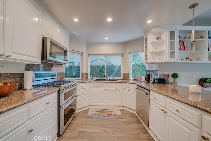 6049 Rustling Oaks Drive, Agoura Hills, California 91301