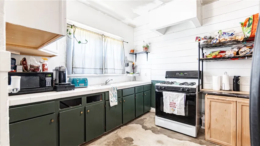 537 W 9th Street, San Bernardino, California 92410