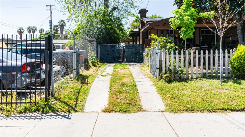 537 W 9th Street, San Bernardino, California 92410