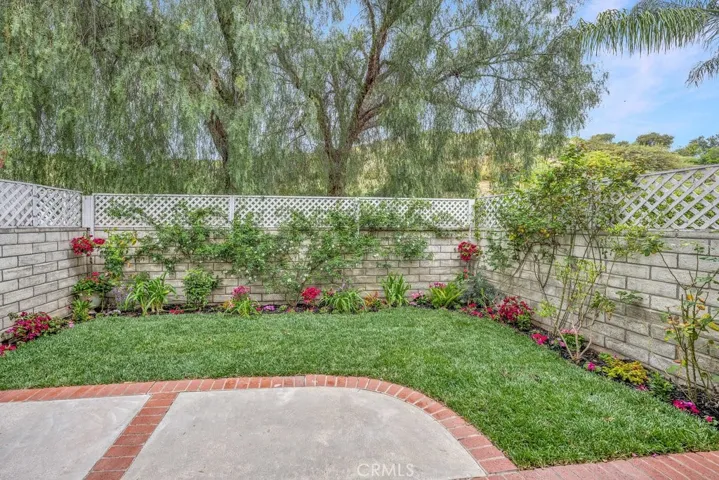 22943 Banyan Place, Saugus, California 91390