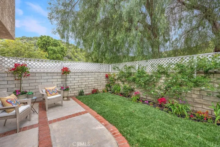 22943 Banyan Place, Saugus, California 91390