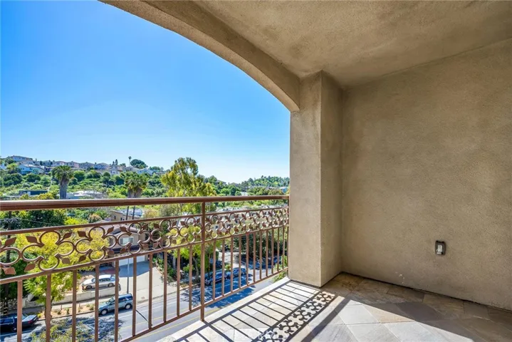 6221 Monterey Road 403, Los Angeles, California 90042