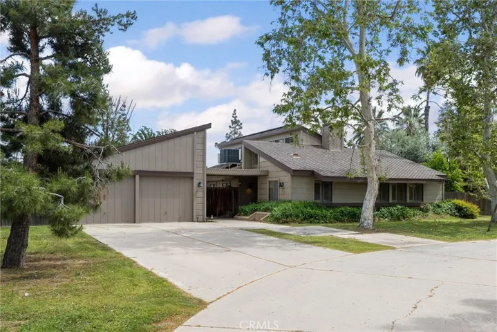 6816 Coffee Road, Bakersfield, California 93308